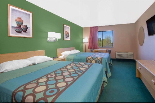 Super 8 by Wyndham Fort Sumner image 1