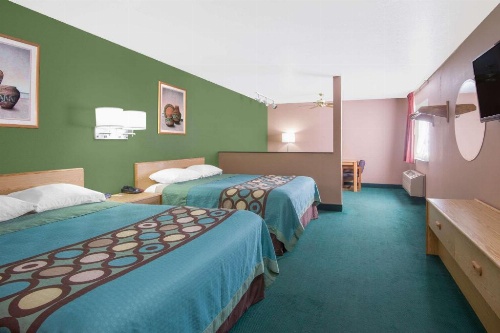 Super 8 by Wyndham Fort Sumner image 4