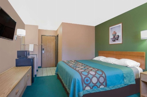 Super 8 by Wyndham Fort Sumner image 9